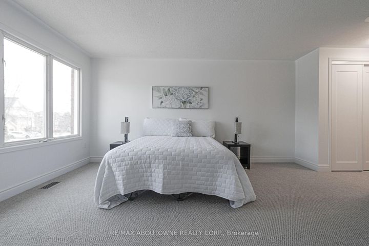 Photo 19 at 1114 Lindsay Drive, GA Glen Abbey, Oakville