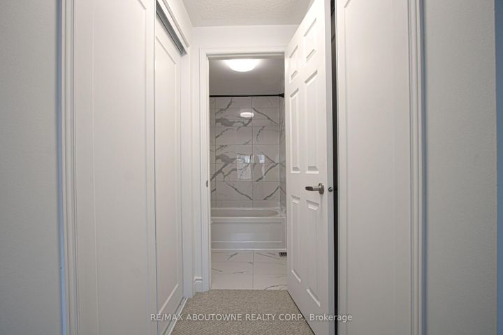 Photo 21 at 1114 Lindsay Drive, GA Glen Abbey, Oakville