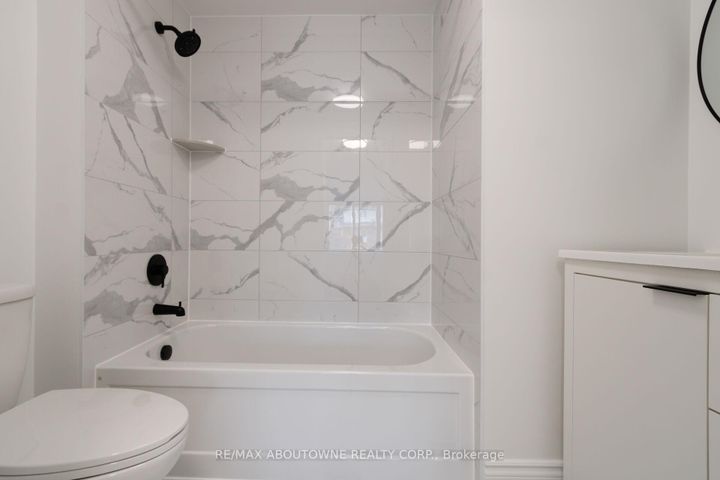 Photo 22 at 1114 Lindsay Drive, GA Glen Abbey, Oakville