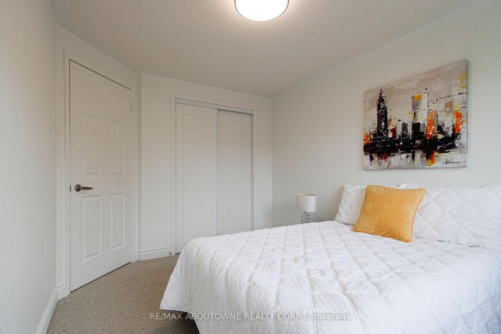 Photo 25 at 1114 Lindsay Drive, GA Glen Abbey, Oakville