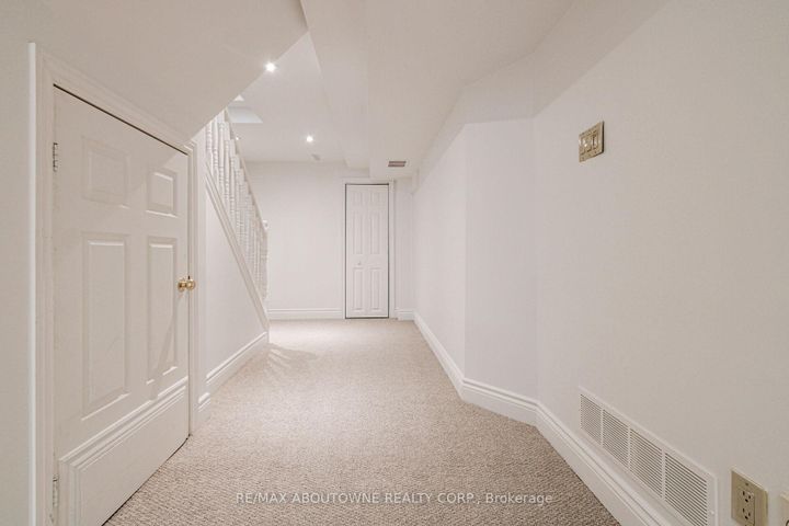 Photo 30 at 1114 Lindsay Drive, GA Glen Abbey, Oakville