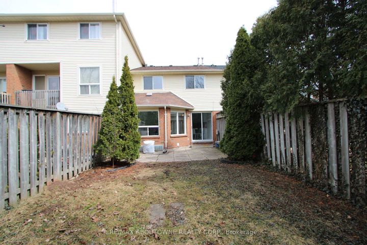 Photo 33 at 1114 Lindsay Drive, GA Glen Abbey, Oakville