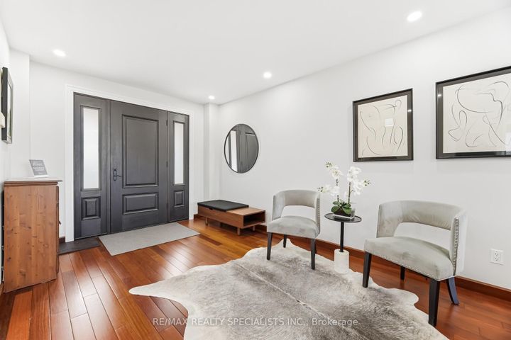 Photo 5 at 1169 Barnswallow Court, East Credit, Mississauga