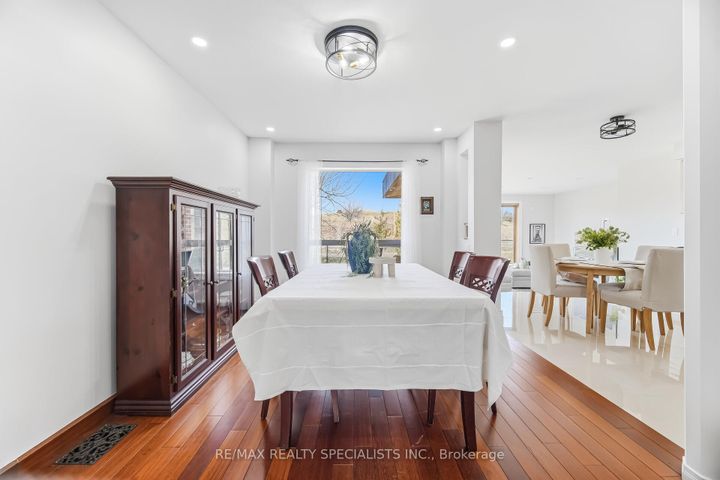 Photo 7 at 1169 Barnswallow Court, East Credit, Mississauga