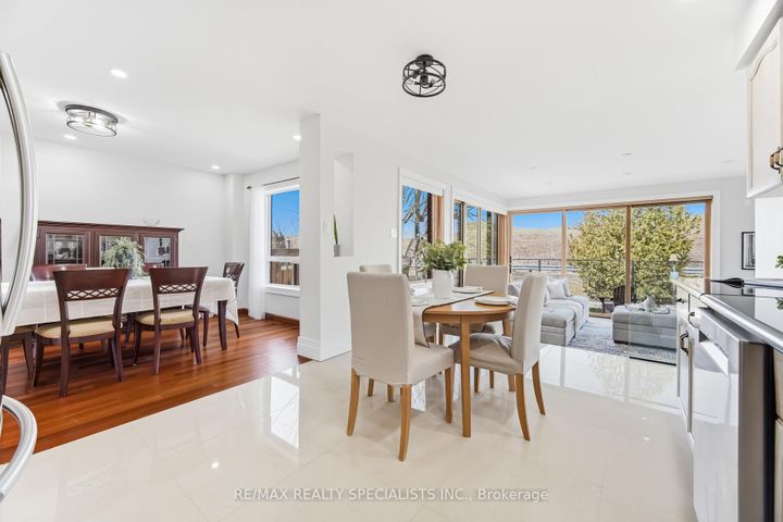 Photo 10 at 1169 Barnswallow Court, East Credit, Mississauga