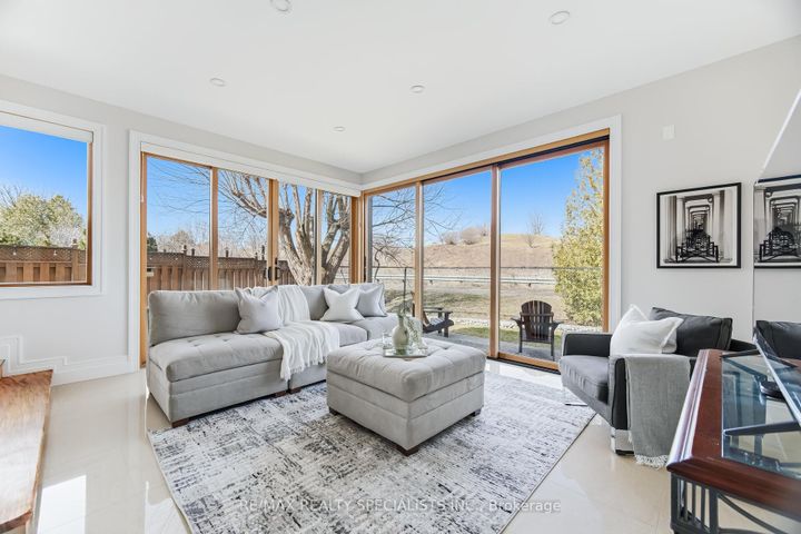 Photo 11 at 1169 Barnswallow Court, East Credit, Mississauga