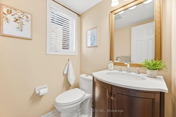 Photo 13 at 1169 Barnswallow Court, East Credit, Mississauga