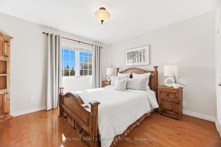 Photo 14 at 1169 Barnswallow Court, East Credit, Mississauga