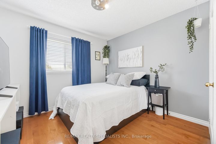 Photo 15 at 1169 Barnswallow Court, East Credit, Mississauga