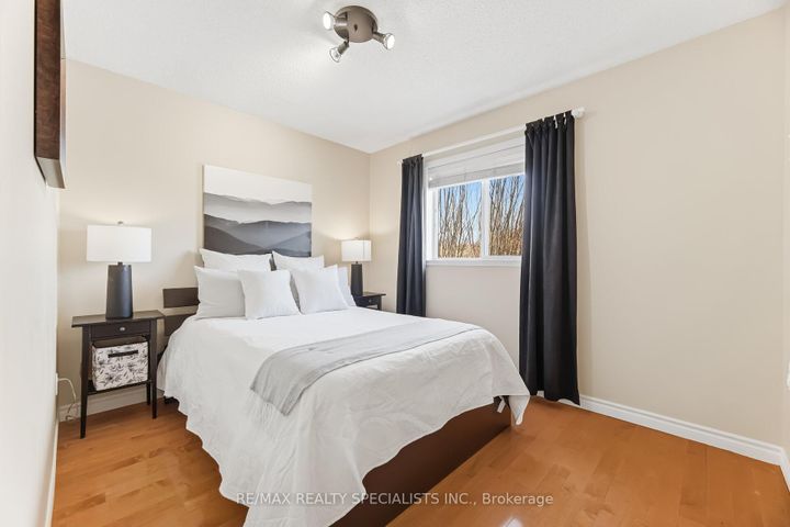 Photo 16 at 1169 Barnswallow Court, East Credit, Mississauga