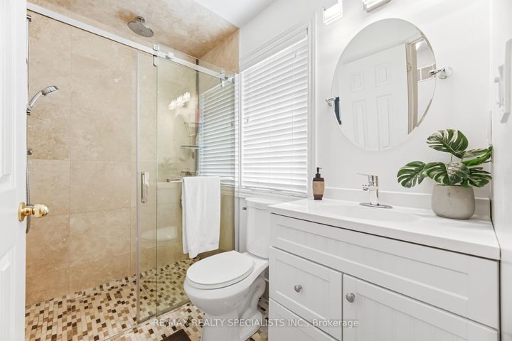 Photo 17 at 1169 Barnswallow Court, East Credit, Mississauga