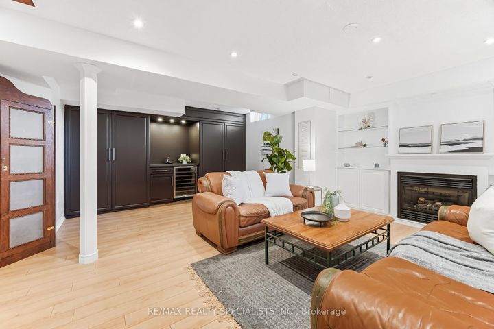 Photo 19 at 1169 Barnswallow Court, East Credit, Mississauga