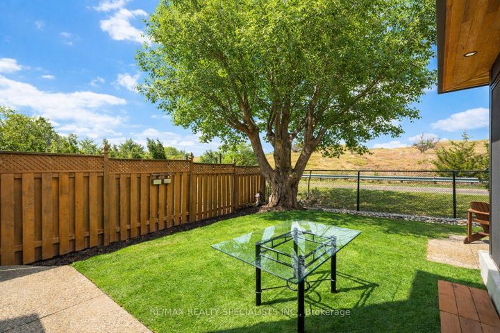 Photo 23 at 1169 Barnswallow Court, East Credit, Mississauga