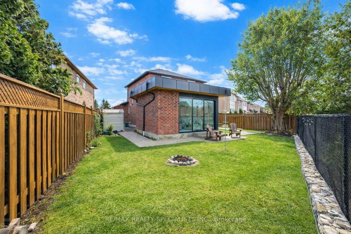 Photo 25 at 1169 Barnswallow Court, East Credit, Mississauga