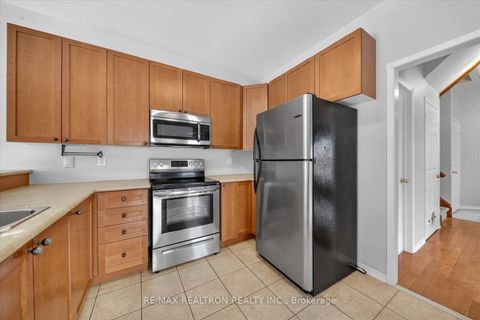 Photo 8 at 94 Bayberry Court, Brooklin, Whitby