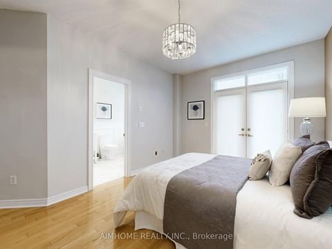 Photo 21 at 962 On Bogart Circle, College Manor, Newmarket