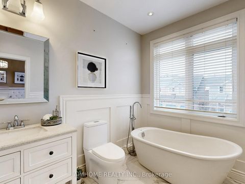 Photo 24 at 962 On Bogart Circle, College Manor, Newmarket