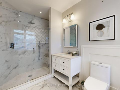 Photo 25 at 962 On Bogart Circle, College Manor, Newmarket