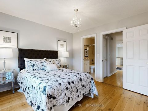 Photo 36 at 962 On Bogart Circle, College Manor, Newmarket