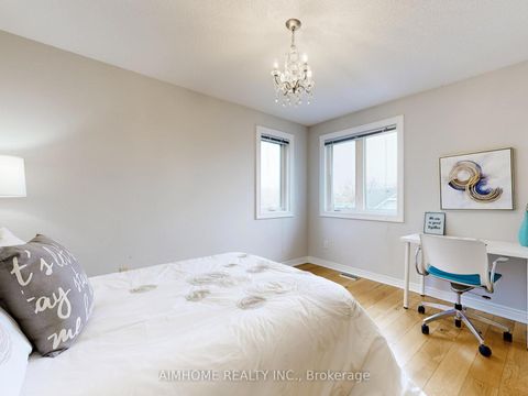 Photo 37 at 962 On Bogart Circle, College Manor, Newmarket