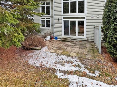 Photo 48 at 962 On Bogart Circle, College Manor, Newmarket