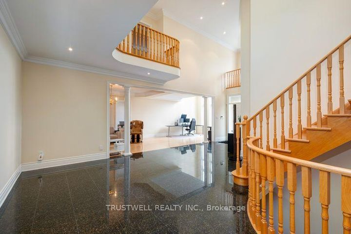 Photo 4 at 8 Ridgley Court, Bayview Hill, Richmond Hill