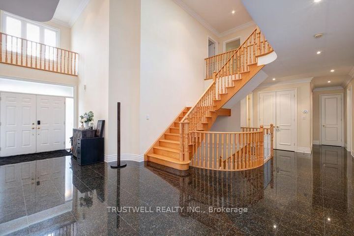 Photo 5 at 8 Ridgley Court, Bayview Hill, Richmond Hill