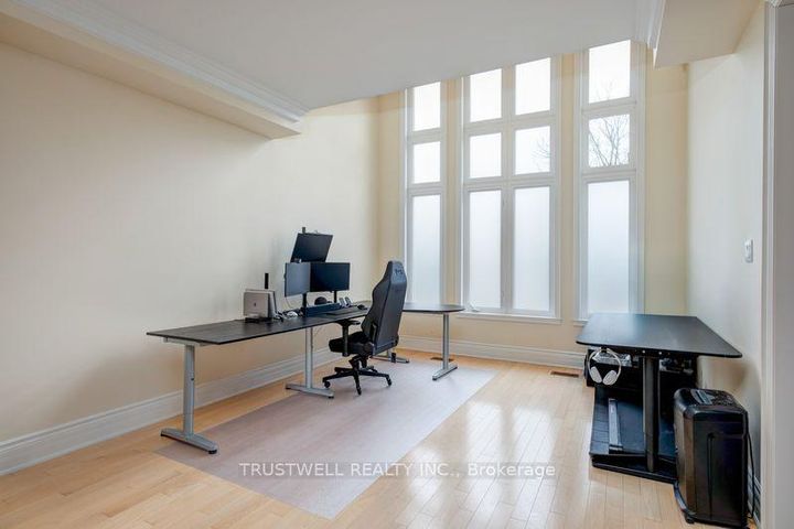 Photo 6 at 8 Ridgley Court, Bayview Hill, Richmond Hill