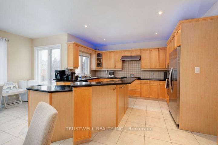 Photo 12 at 8 Ridgley Court, Bayview Hill, Richmond Hill