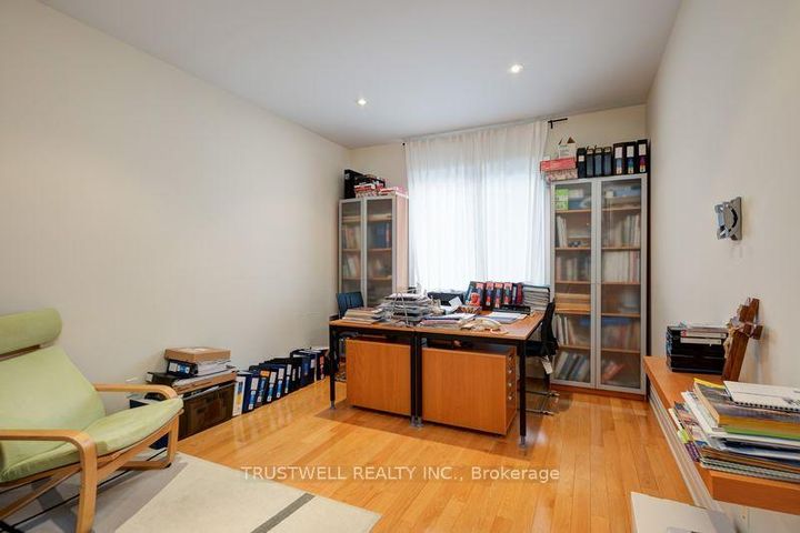 Photo 17 at 8 Ridgley Court, Bayview Hill, Richmond Hill