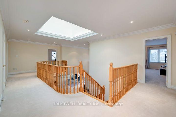 Photo 18 at 8 Ridgley Court, Bayview Hill, Richmond Hill