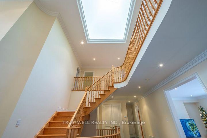 Photo 20 at 8 Ridgley Court, Bayview Hill, Richmond Hill