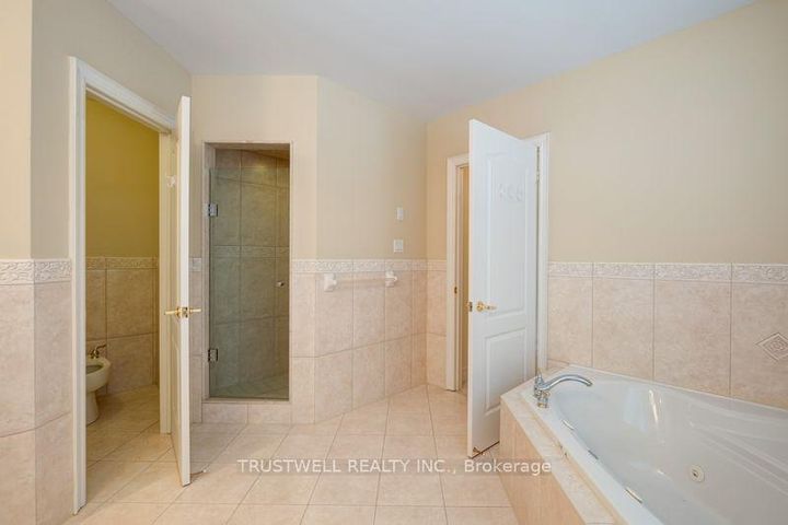 Photo 23 at 8 Ridgley Court, Bayview Hill, Richmond Hill