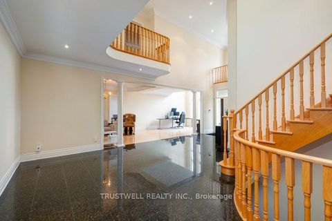 Photo 4 at 8 Ridgley Court, Bayview Hill, Richmond Hill