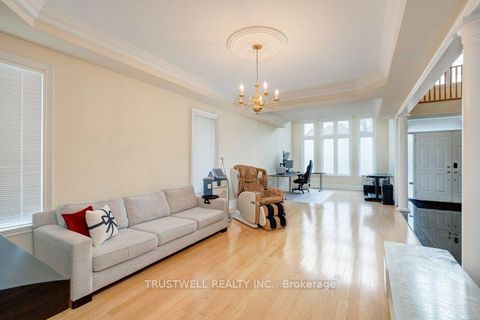 Photo 7 at 8 Ridgley Court, Bayview Hill, Richmond Hill