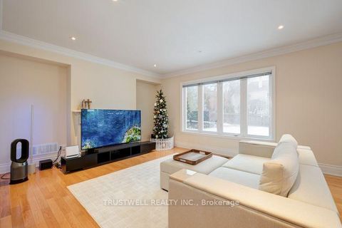 Photo 8 at 8 Ridgley Court, Bayview Hill, Richmond Hill