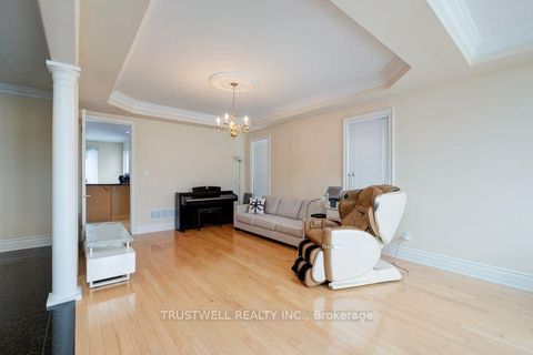 Photo 9 at 8 Ridgley Court, Bayview Hill, Richmond Hill