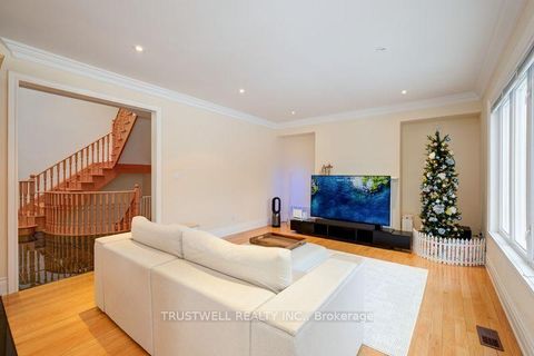 Photo 10 at 8 Ridgley Court, Bayview Hill, Richmond Hill