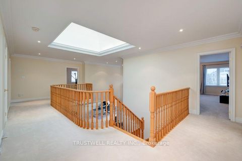 Photo 18 at 8 Ridgley Court, Bayview Hill, Richmond Hill