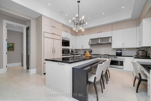 Photo 7 at 34 Rosebud Court, Kleinburg, Vaughan