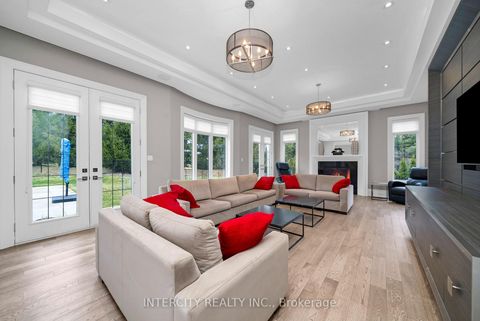 Photo 11 at 34 Rosebud Court, Kleinburg, Vaughan