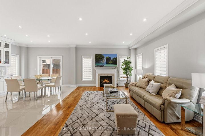 Photo 7 at 2 Daniel Bram Drive, Patterson, Vaughan