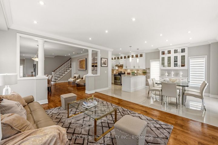 Photo 9 at 2 Daniel Bram Drive, Patterson, Vaughan