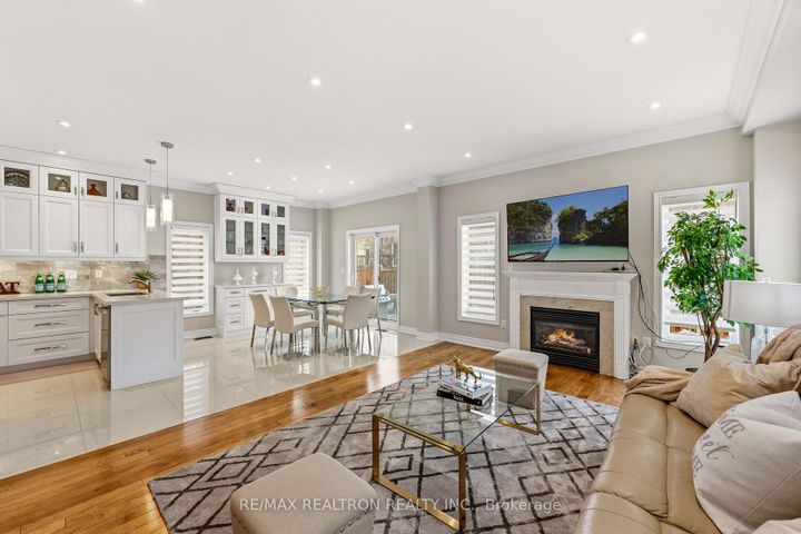 Photo 10 at 2 Daniel Bram Drive, Patterson, Vaughan