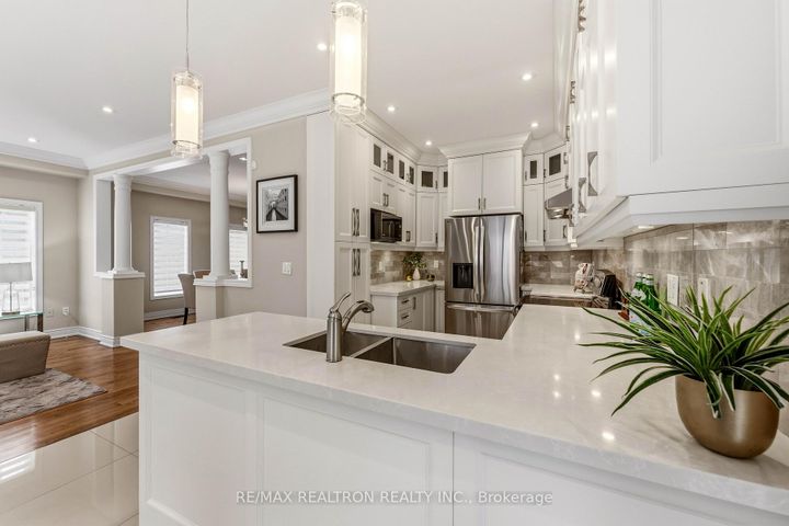 Photo 11 at 2 Daniel Bram Drive, Patterson, Vaughan