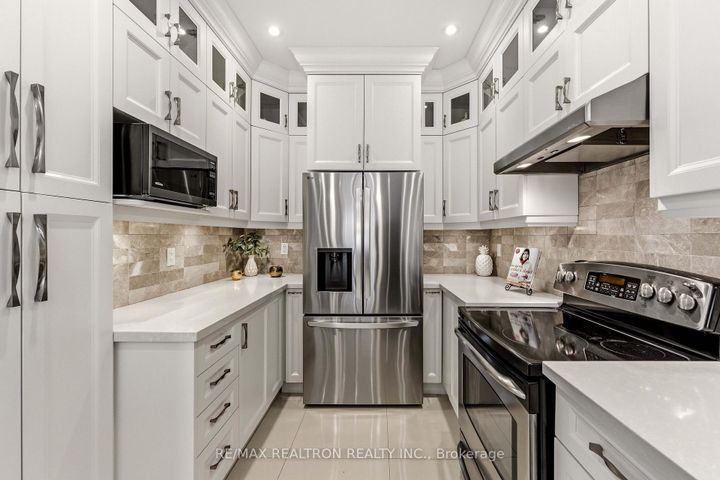 Photo 12 at 2 Daniel Bram Drive, Patterson, Vaughan