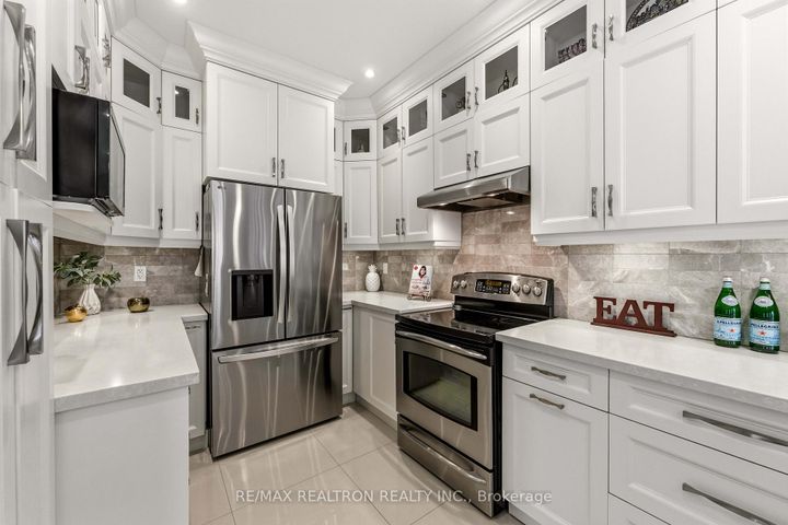 Photo 13 at 2 Daniel Bram Drive, Patterson, Vaughan