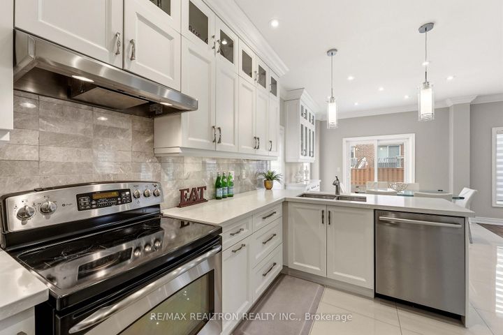 Photo 14 at 2 Daniel Bram Drive, Patterson, Vaughan