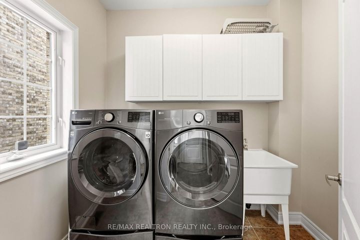 Photo 17 at 2 Daniel Bram Drive, Patterson, Vaughan