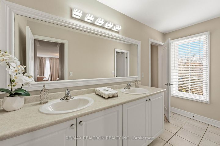 Photo 28 at 2 Daniel Bram Drive, Patterson, Vaughan